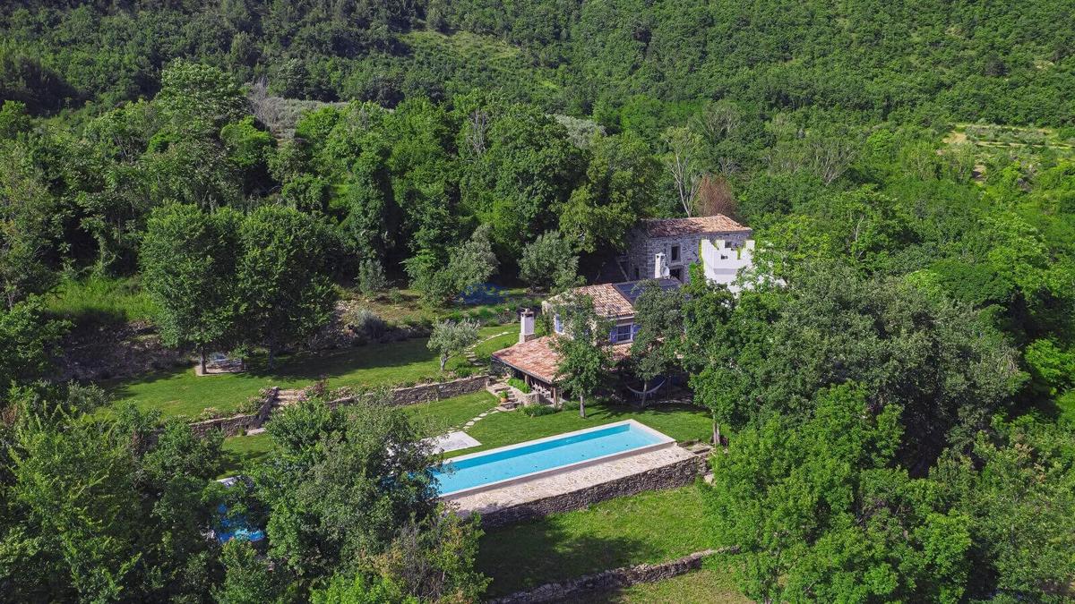 Istria, Tenuta esclusiva nel cuore di Grožnjan – completa privacy e posizione unica