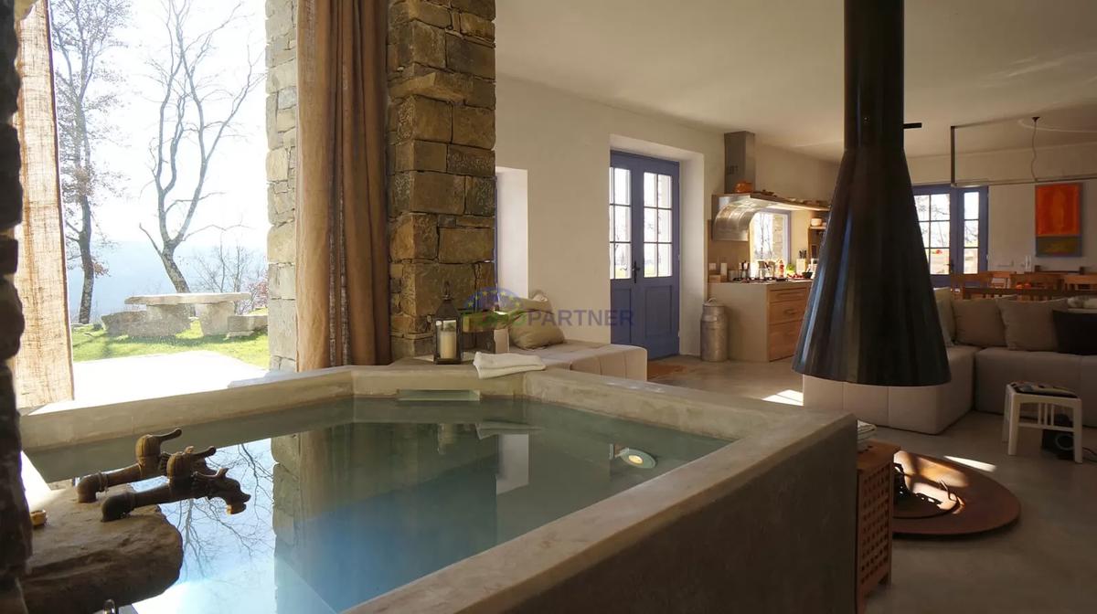 Istria, Tenuta esclusiva nel cuore di Grožnjan – completa privacy e posizione unica