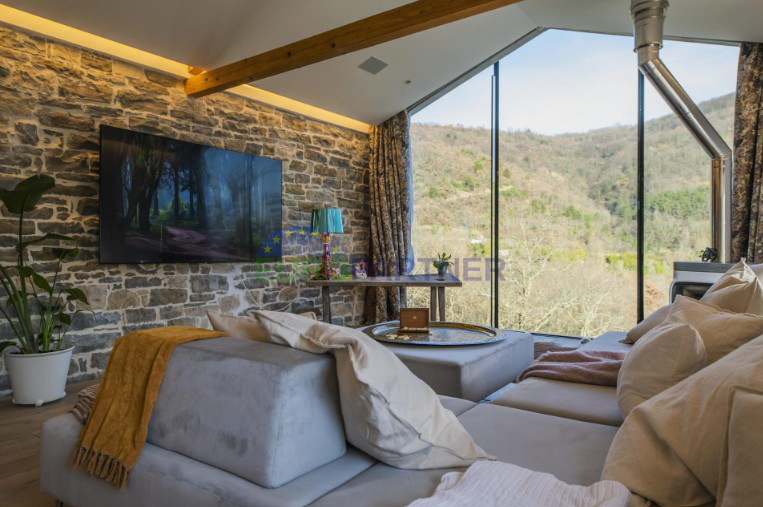 Istria, Tenuta esclusiva nel cuore di Grožnjan – completa privacy e posizione unica