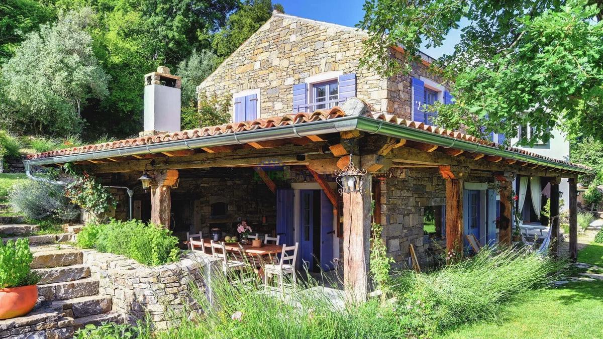 Istria, Tenuta esclusiva nel cuore di Grožnjan – completa privacy e posizione unica