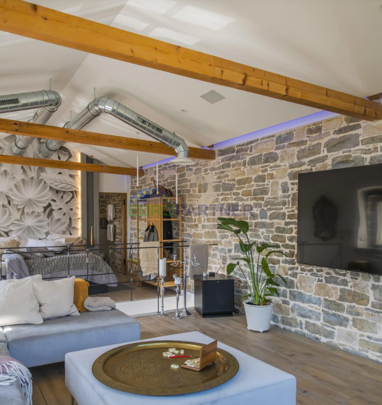 Istria, Tenuta esclusiva nel cuore di Grožnjan – completa privacy e posizione unica