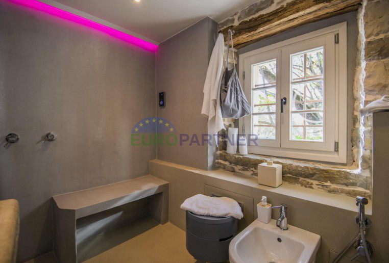 Istria, Tenuta esclusiva nel cuore di Grožnjan – completa privacy e posizione unica