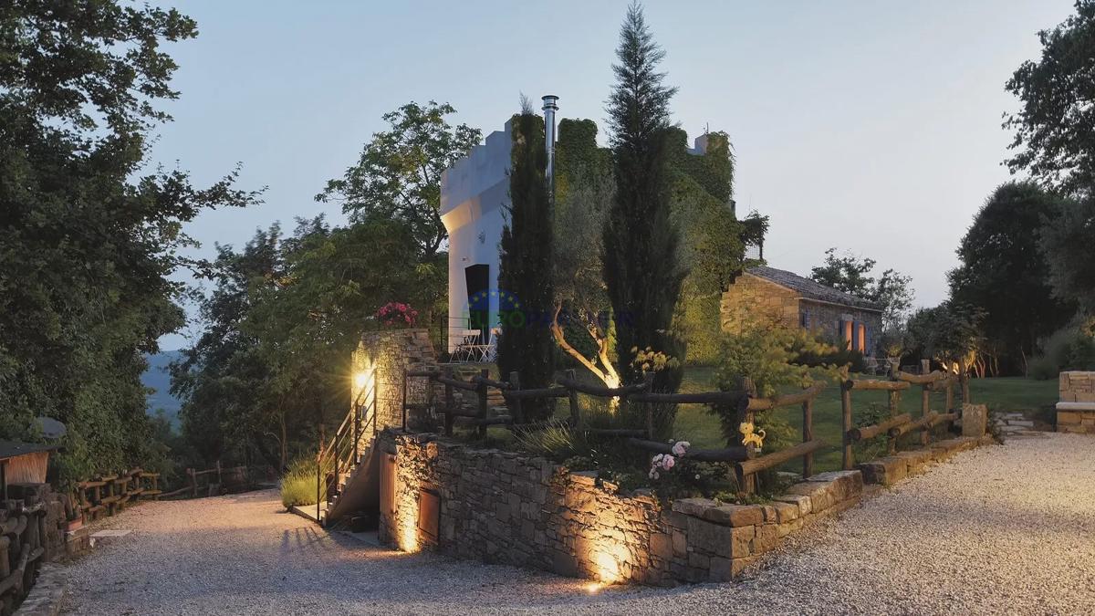 Istria, Tenuta esclusiva nel cuore di Grožnjan – completa privacy e posizione unica