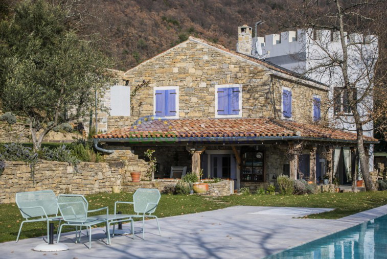 Istria, Tenuta esclusiva nel cuore di Grožnjan – completa privacy e posizione unica