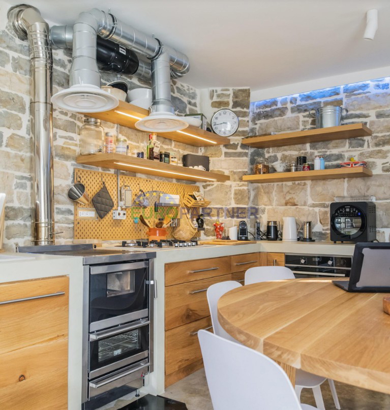 Istria, Tenuta esclusiva nel cuore di Grožnjan – completa privacy e posizione unica