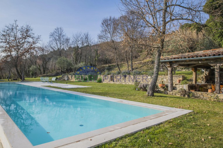 Istria, Tenuta esclusiva nel cuore di Grožnjan – completa privacy e posizione unica