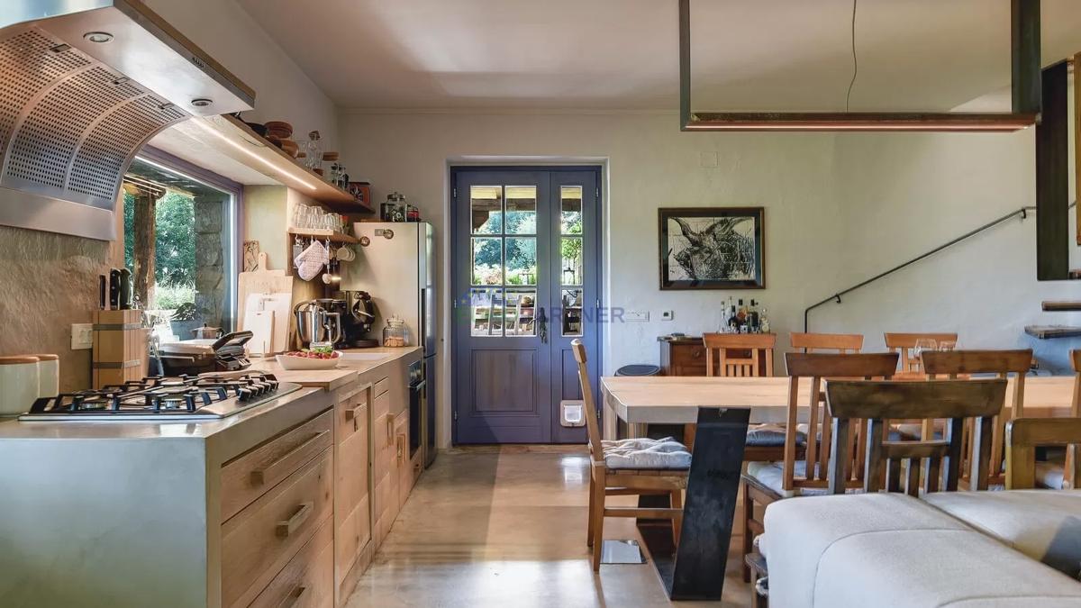 Istria, Tenuta esclusiva nel cuore di Grožnjan – completa privacy e posizione unica