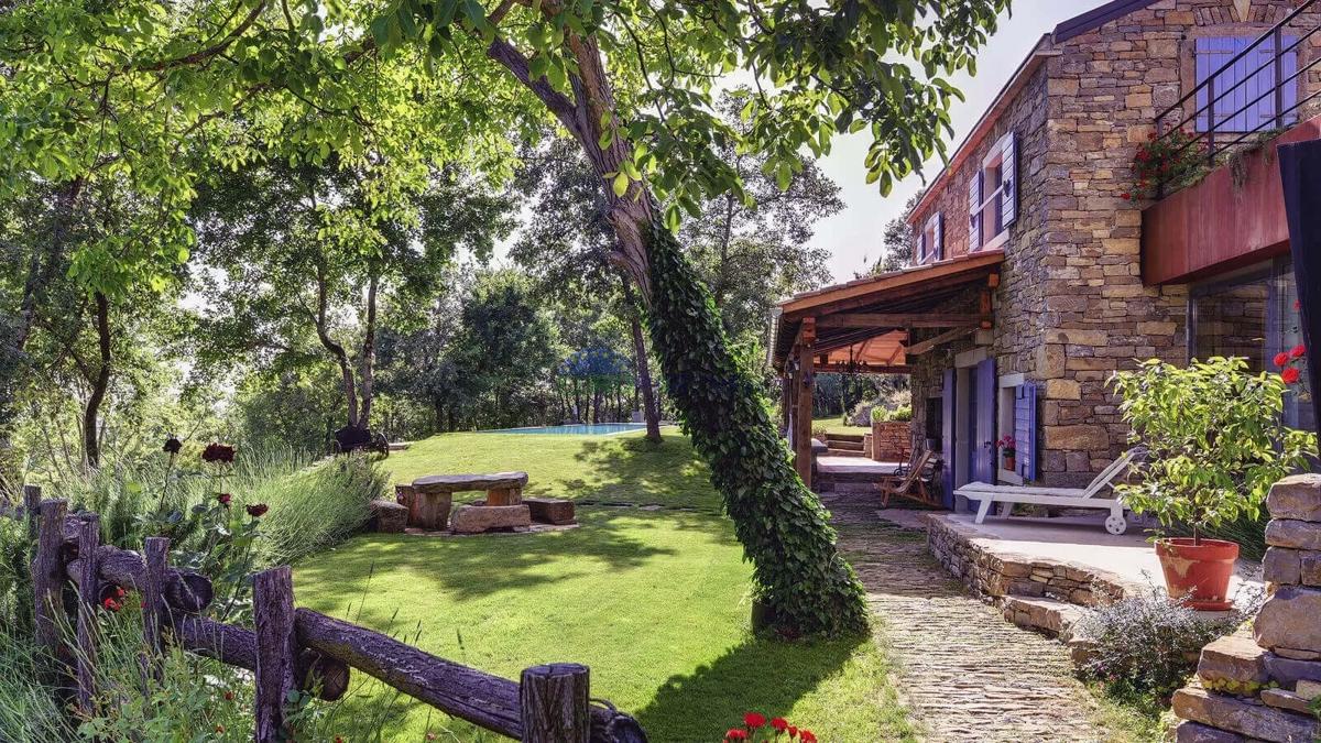 Istria, Tenuta esclusiva nel cuore di Grožnjan – completa privacy e posizione unica