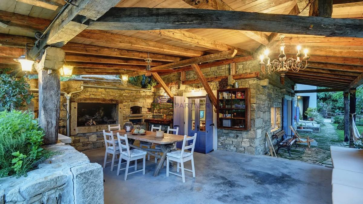 Istria, Tenuta esclusiva nel cuore di Grožnjan – completa privacy e posizione unica