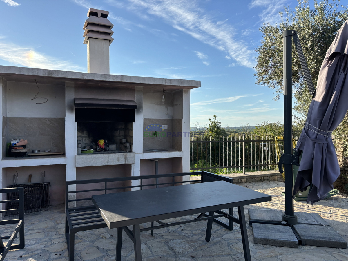 Istra, Tar, splendida casa in pietra con piscina