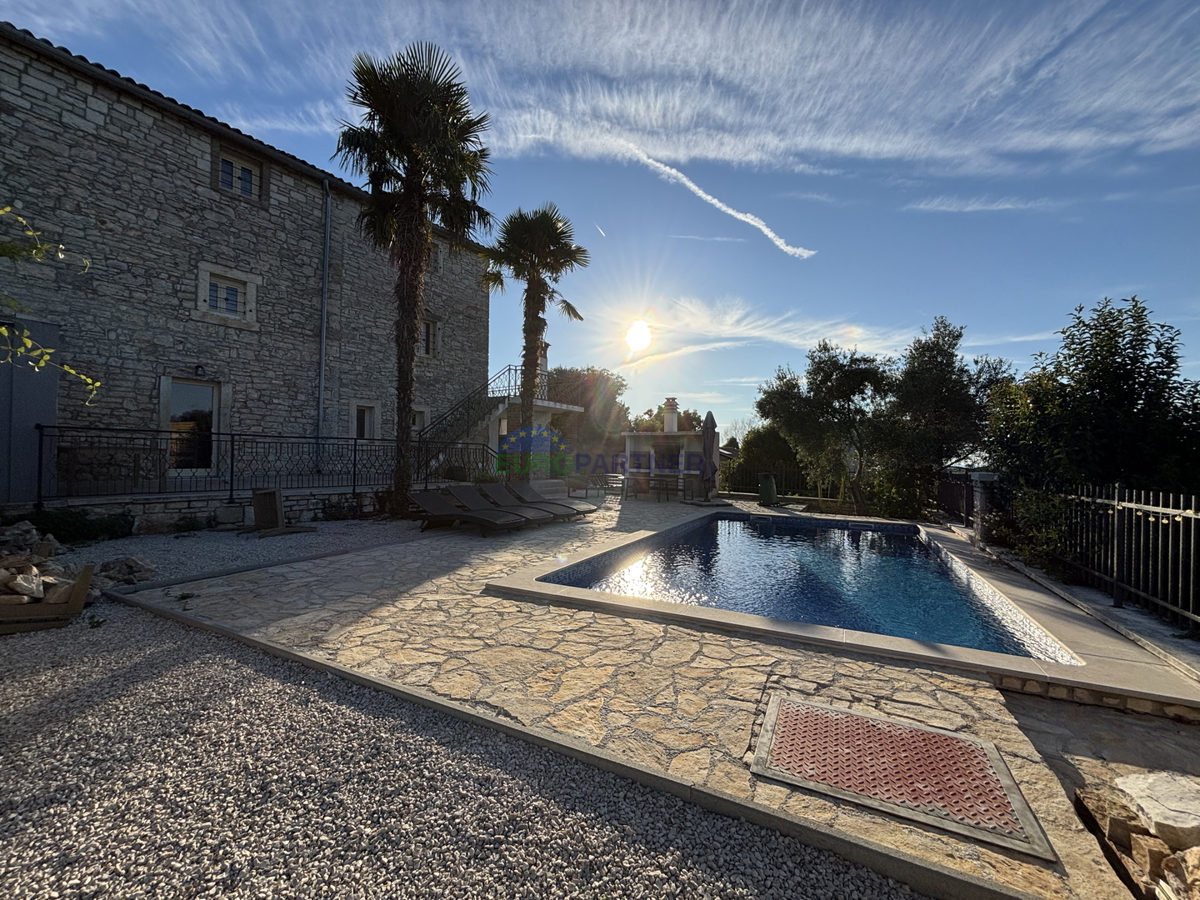 Istra, Tar, splendida casa in pietra con piscina