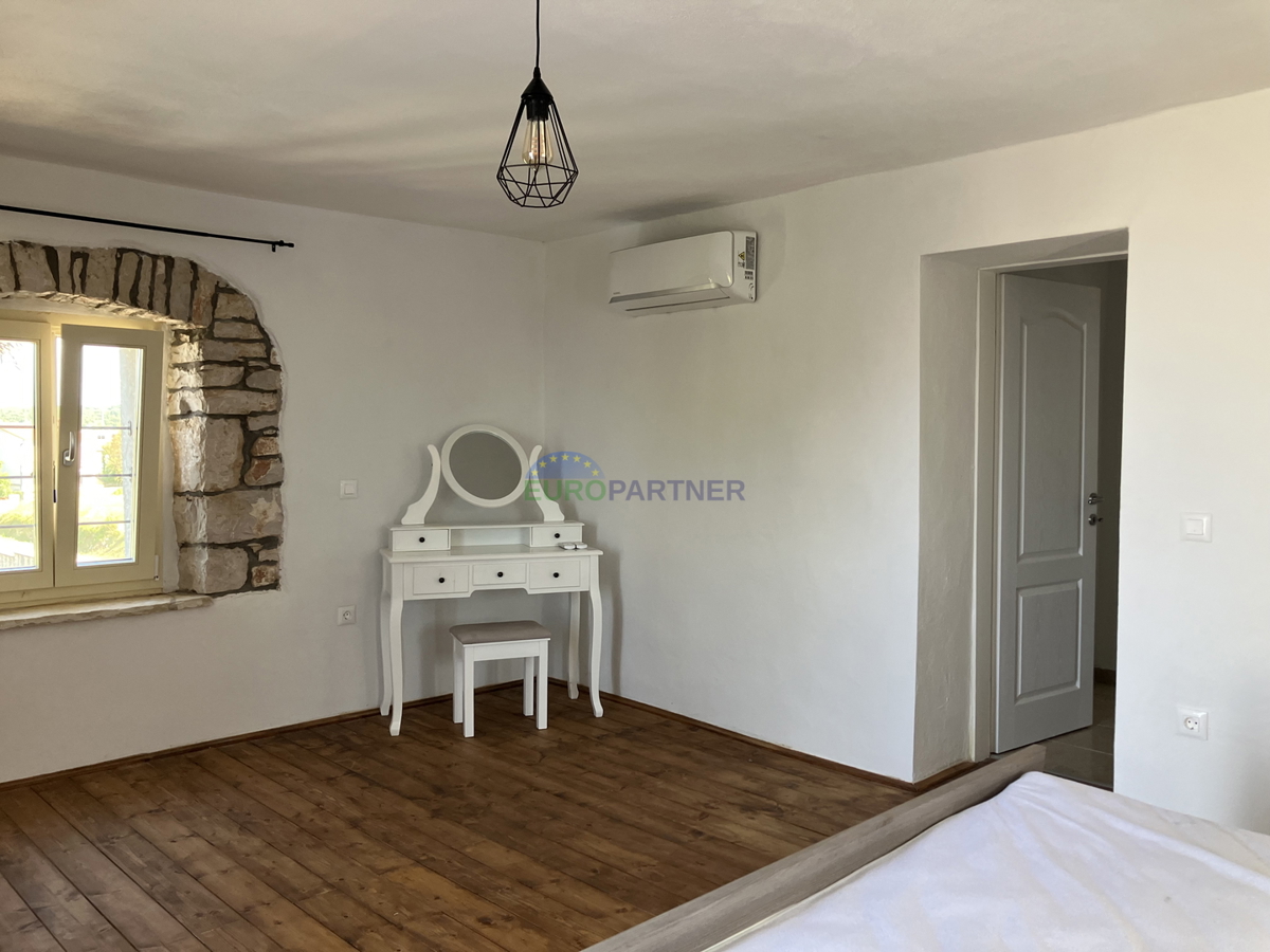 Istra, Tar, splendida casa in pietra con piscina