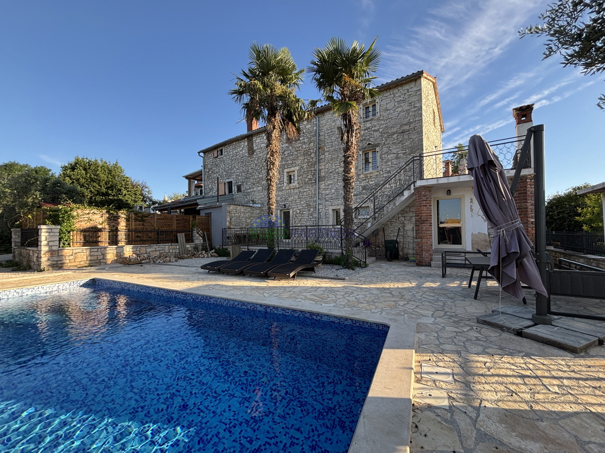 Istra, Tar, splendida casa in pietra con piscina