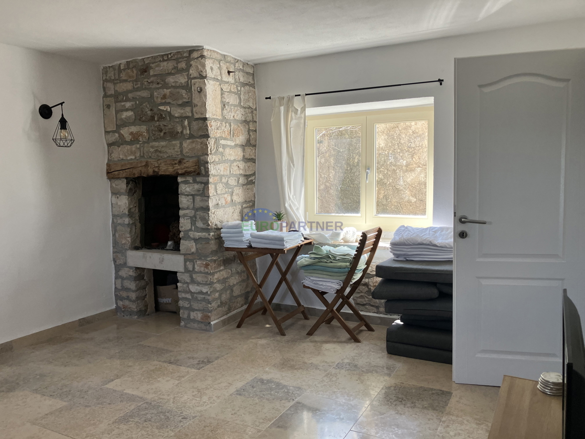 Istra, Tar, splendida casa in pietra con piscina