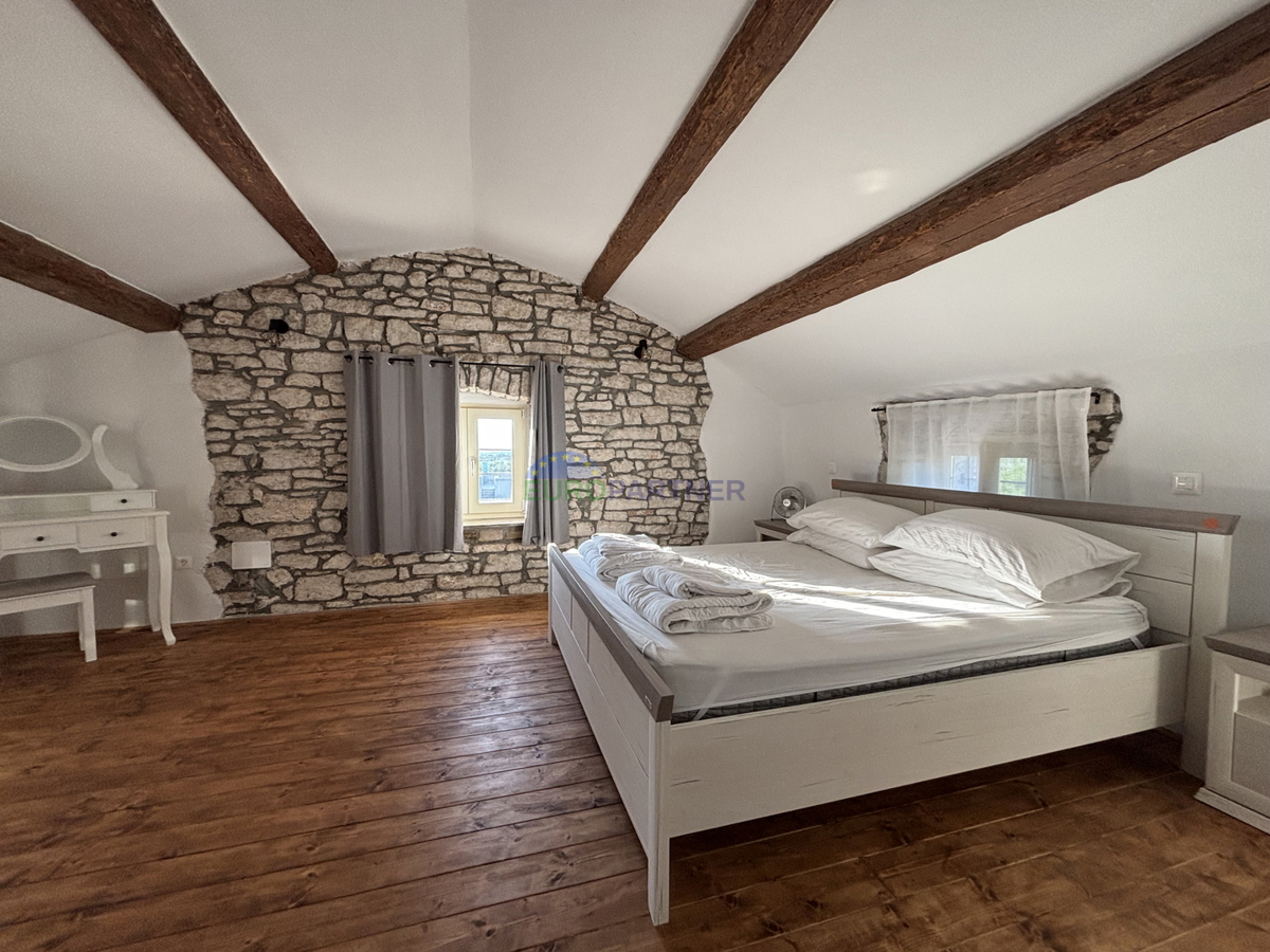 Istra, Tar, splendida casa in pietra con piscina