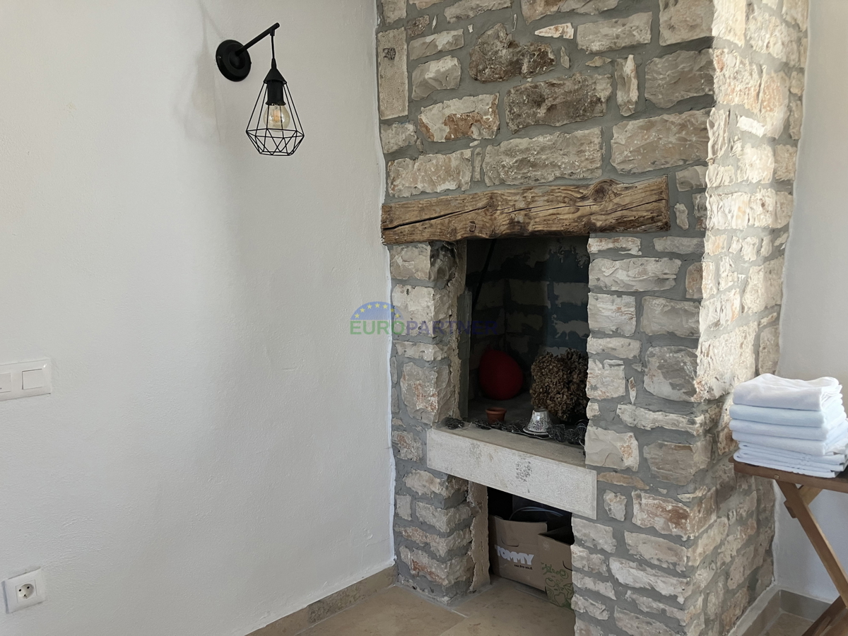 Istra, Tar, splendida casa in pietra con piscina