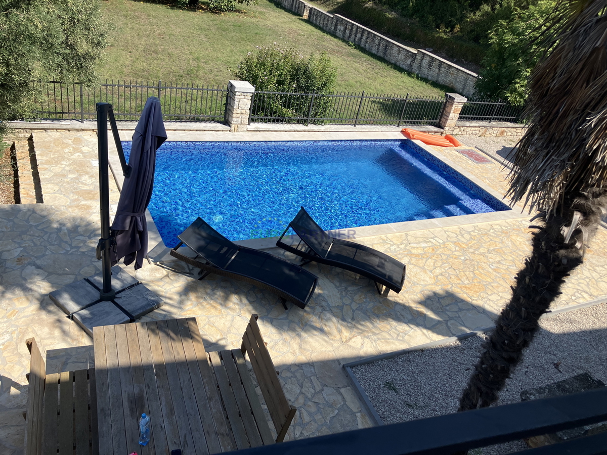 Istra, Tar, splendida casa in pietra con piscina