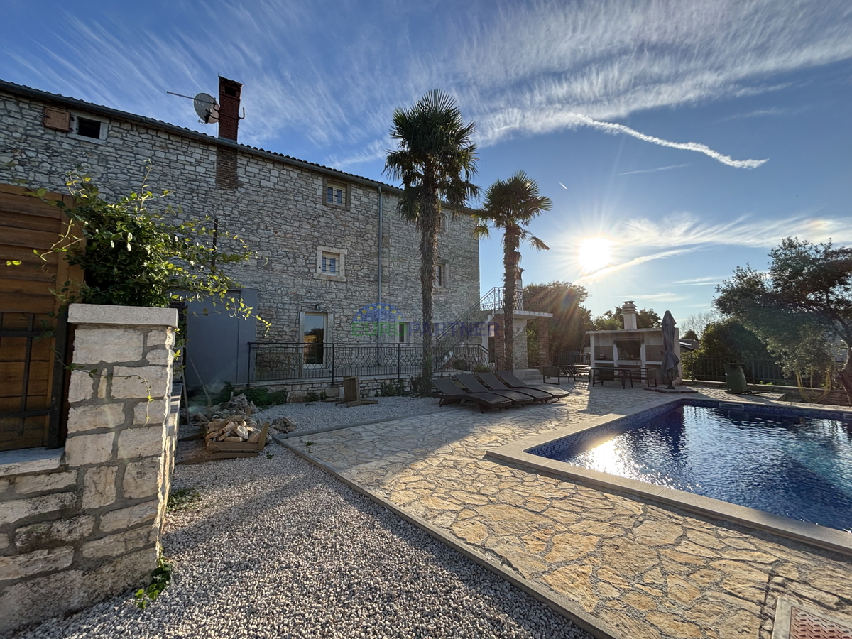 Istra, Tar, splendida casa in pietra con piscina