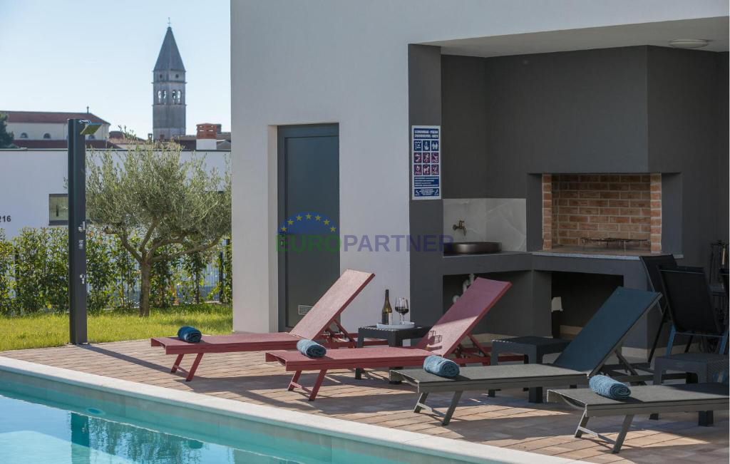 Bellissima villa moderna con piscina e casetta da giardino, nei dintorni di Parenzo, a 7 km dal mare