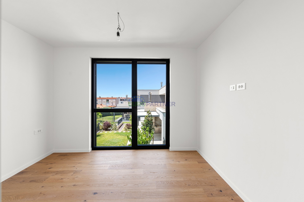 Istra, Novigrad, appartamento al primo piano in edificio di lusso