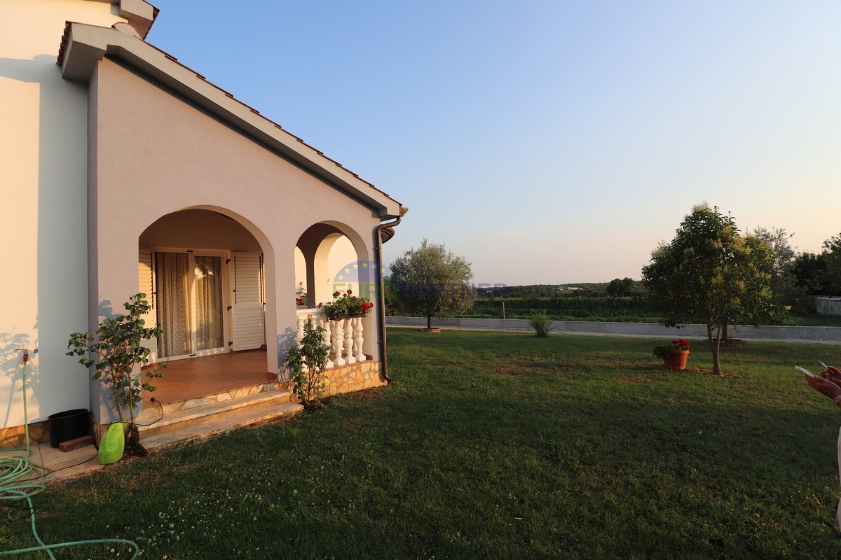 Zona di Visignano - casa a un piano con 3 camere da letto e un ampio giardino