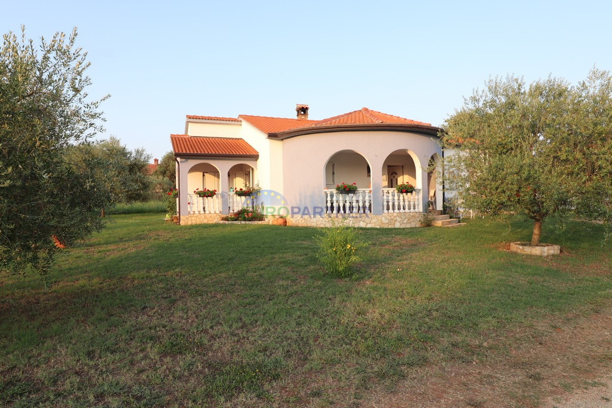 Zona di Visignano - casa a un piano con 3 camere da letto e un ampio giardino