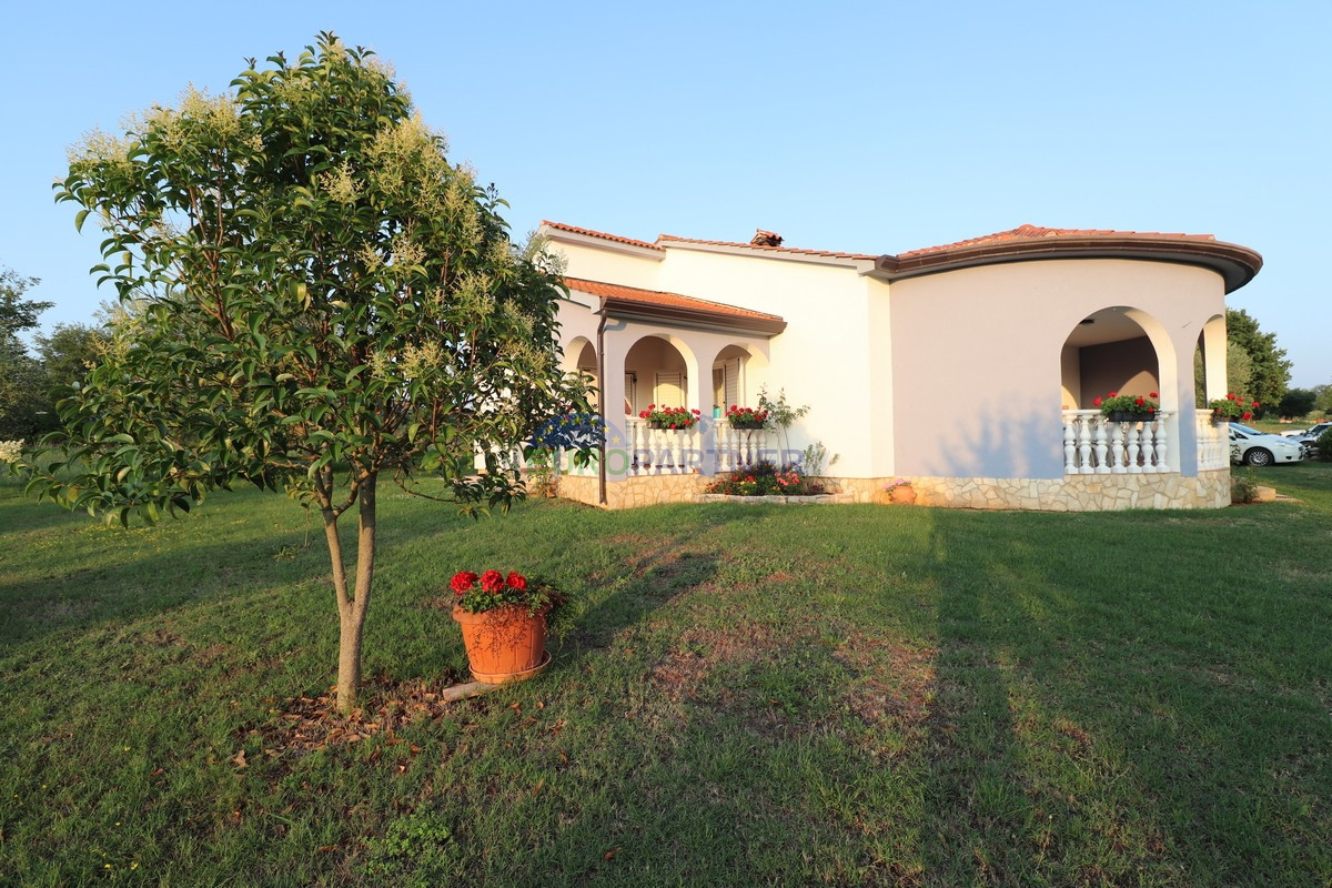 Zona di Visignano - casa a un piano con 3 camere da letto e un ampio giardino