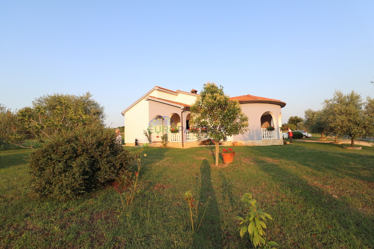 Zona di Visignano - casa a un piano con 3 camere da letto e un ampio giardino