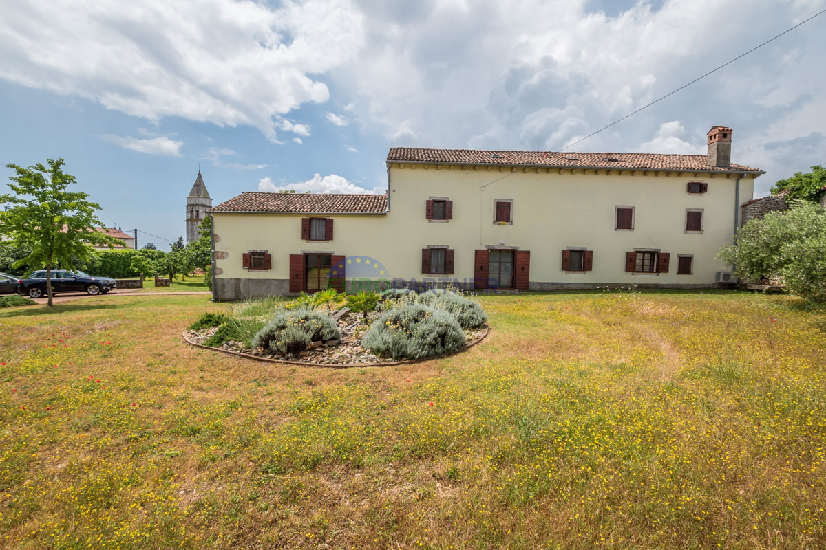 Istria, Marčana: Casa in pietra con piscina e ampio cortile