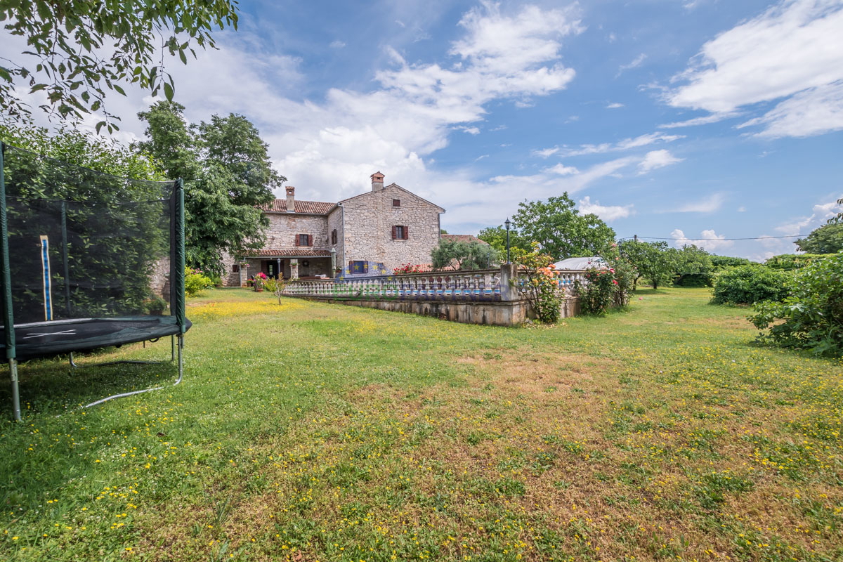 Istria, Marčana: Casa in pietra con piscina e ampio cortile