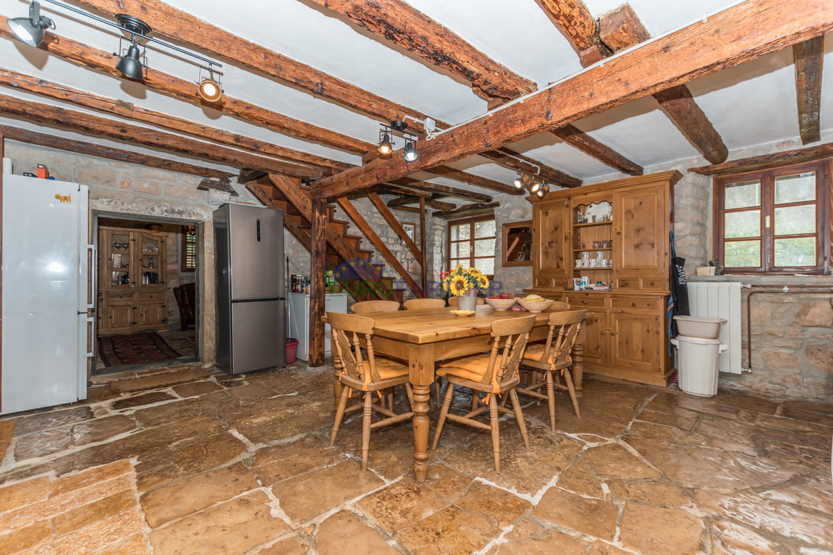 Istria, Marčana: Casa in pietra con piscina e ampio cortile