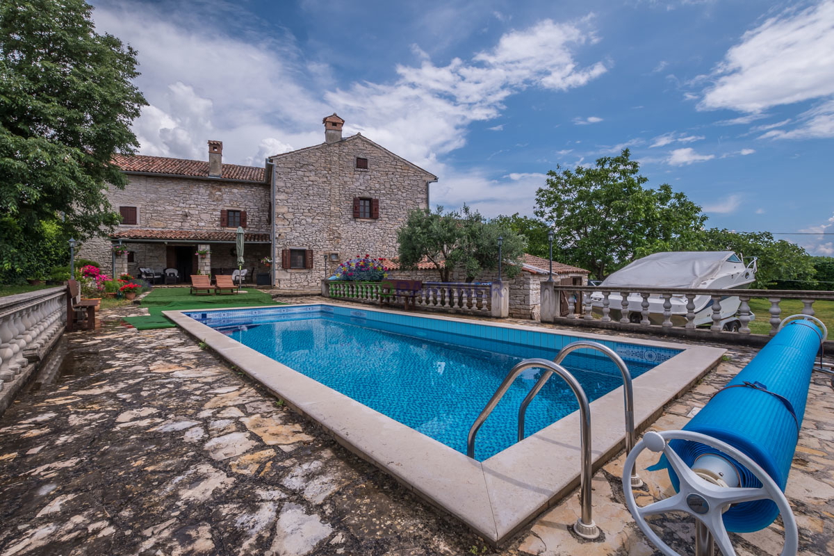 Istria, Marčana: Casa in pietra con piscina e ampio cortile