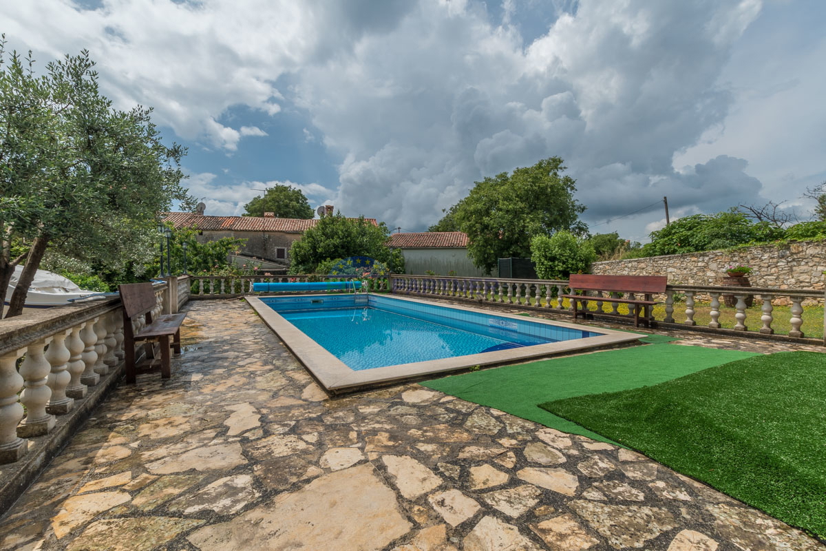 Istria, Marčana: Casa in pietra con piscina e ampio cortile