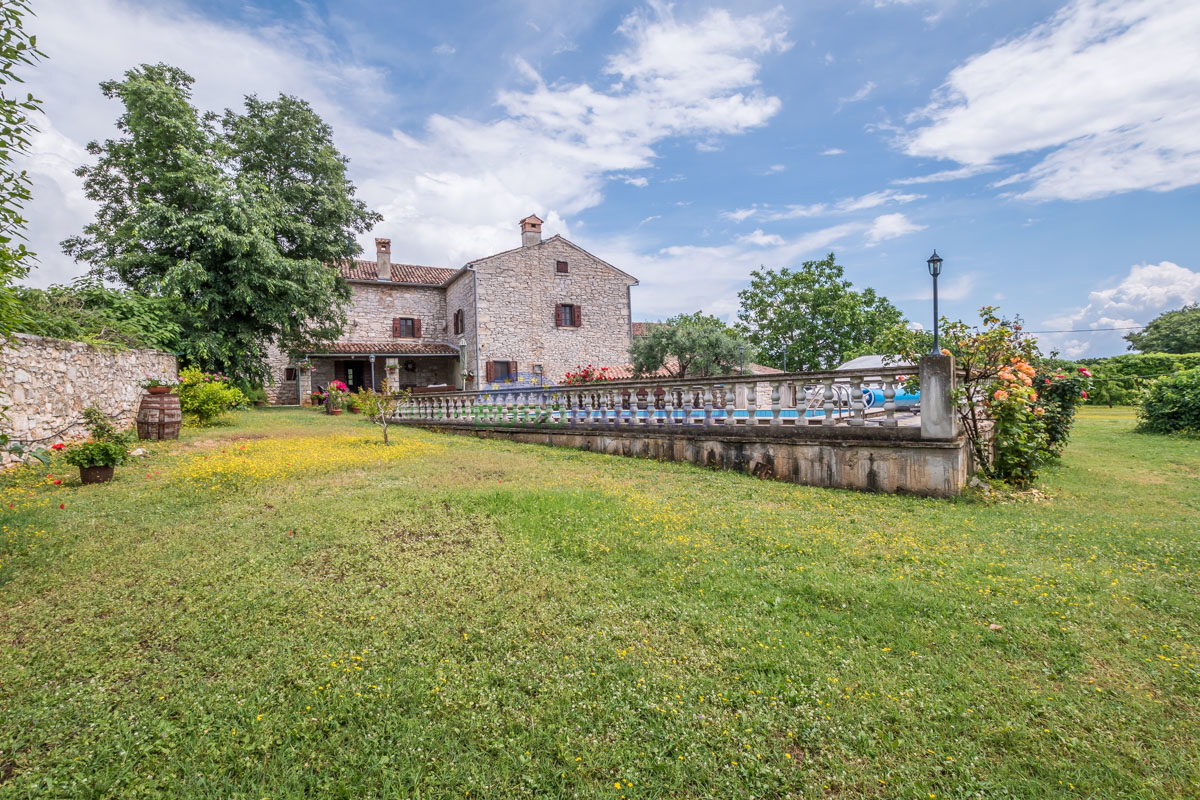 Istria, Marčana: Casa in pietra con piscina e ampio cortile