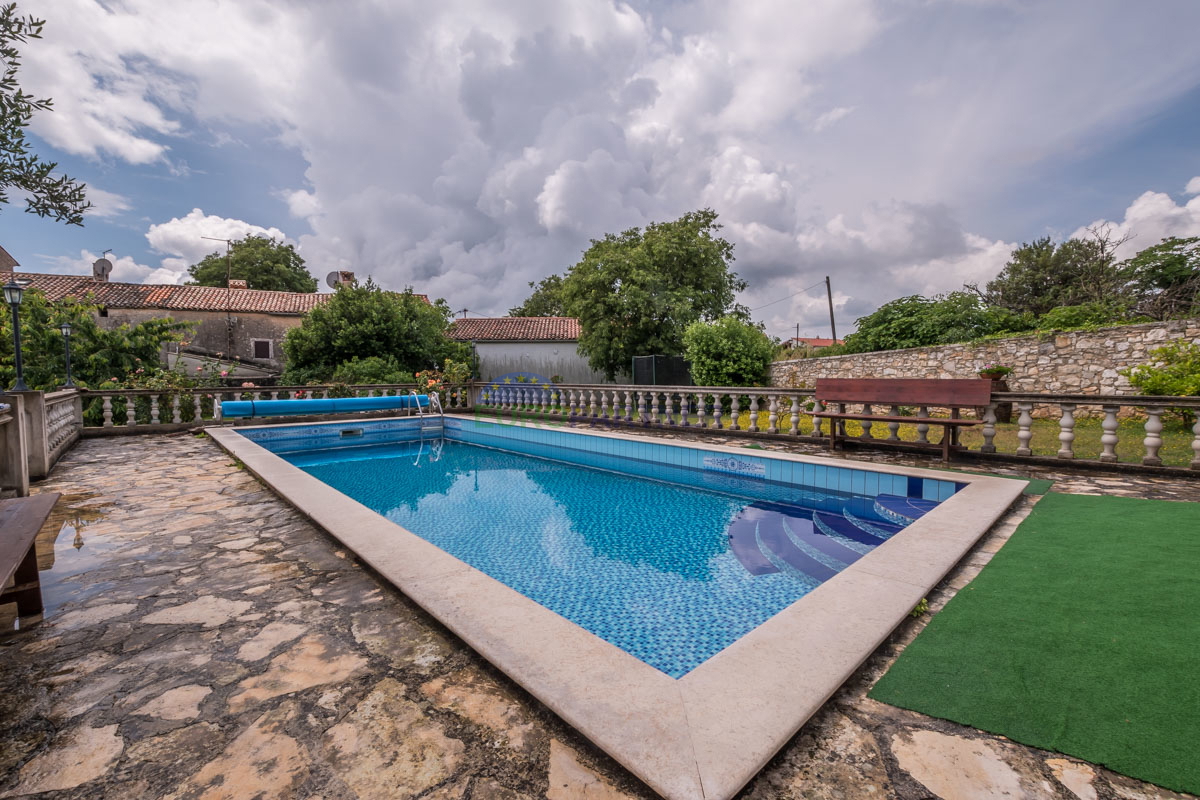 Istria, Marčana: Casa in pietra con piscina e ampio cortile
