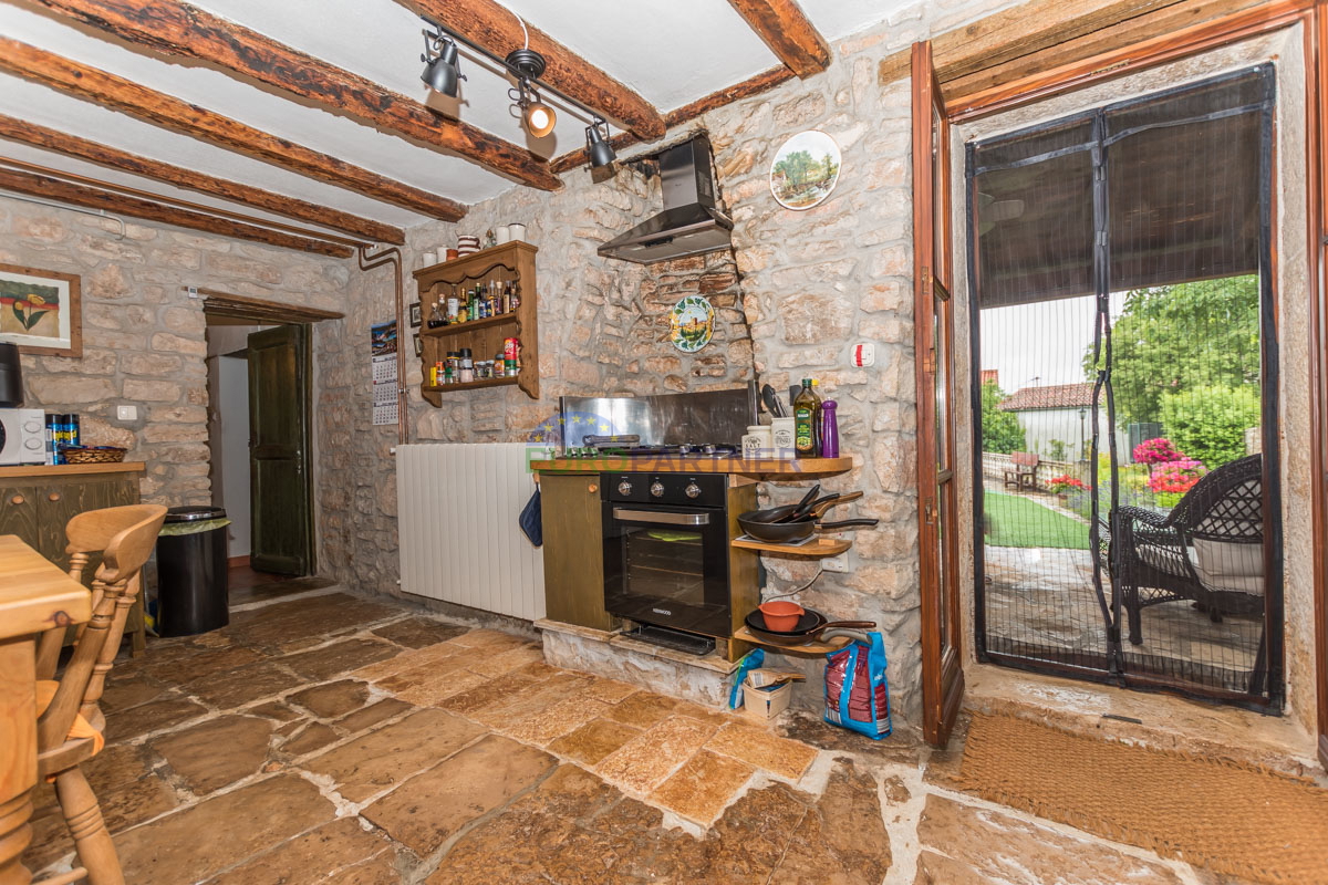 Istria, Marčana: Casa in pietra con piscina e ampio cortile
