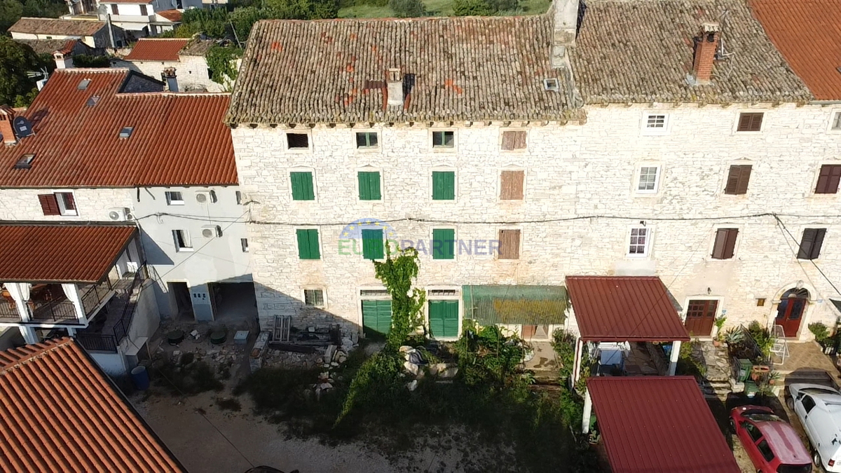 Un pezzo d&apos;antiquariato in fase di ristrutturazione vicino a Buie