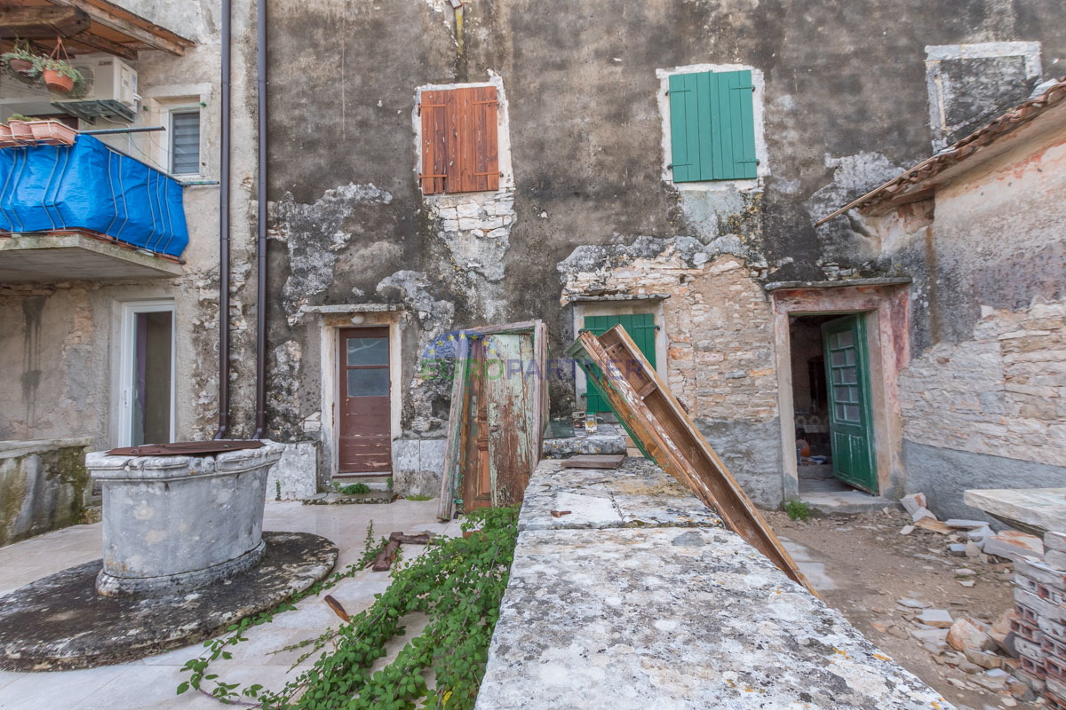 Un pezzo d&apos;antiquariato in fase di ristrutturazione vicino a Buie