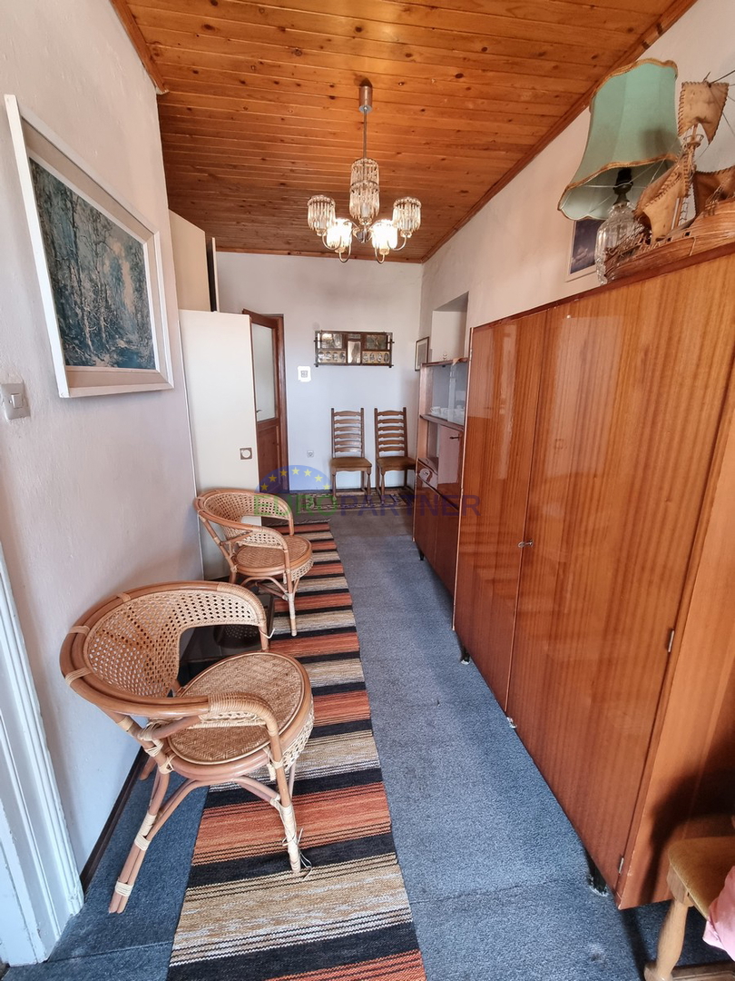 Kaštelir, Casa in pietra con 3 unità abitative