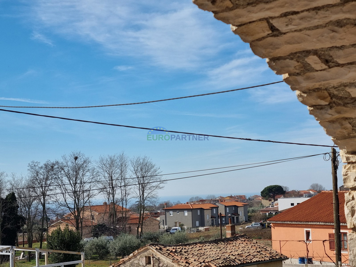 Kaštelir, Casa in pietra con 3 unità abitative