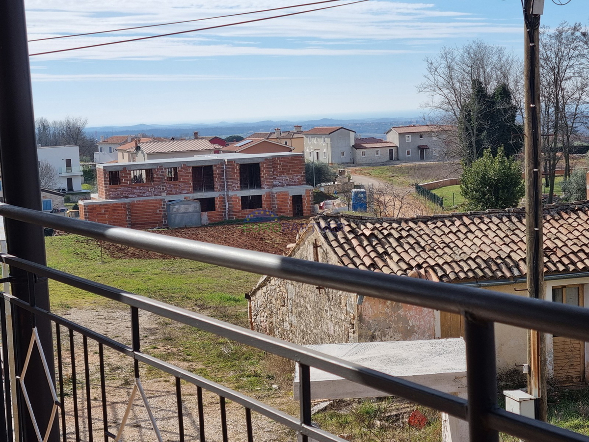 Kaštelir, Casa in pietra con 3 unità abitative