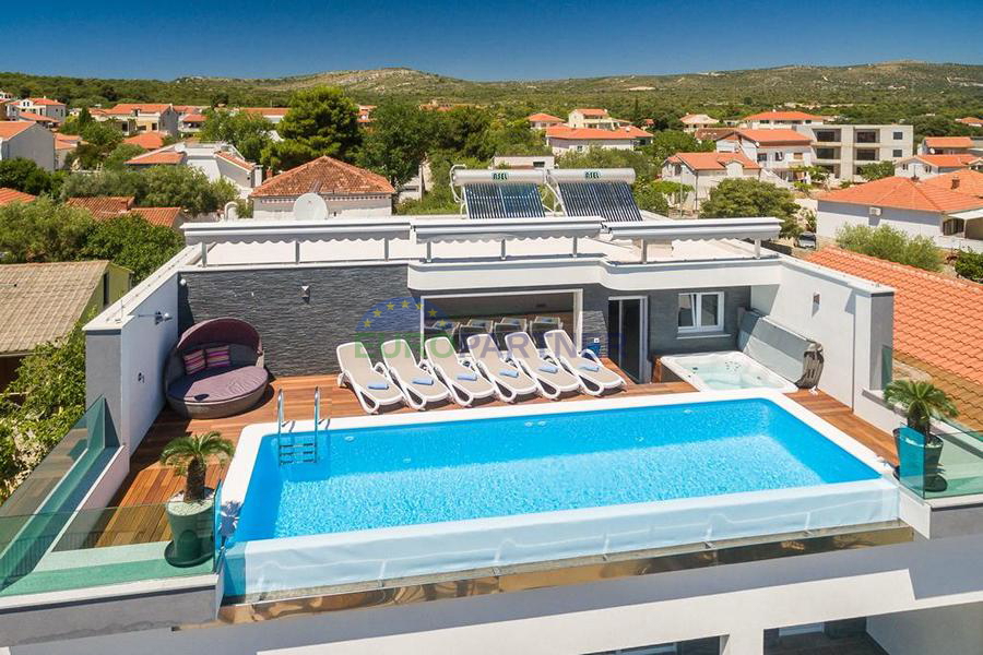 Villa di lusso a soli 30 m dal mare vicino a Primošten