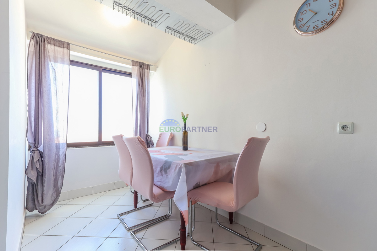 Appartamento con vista mare, 300 metri dal mare, Parenzo, Istria