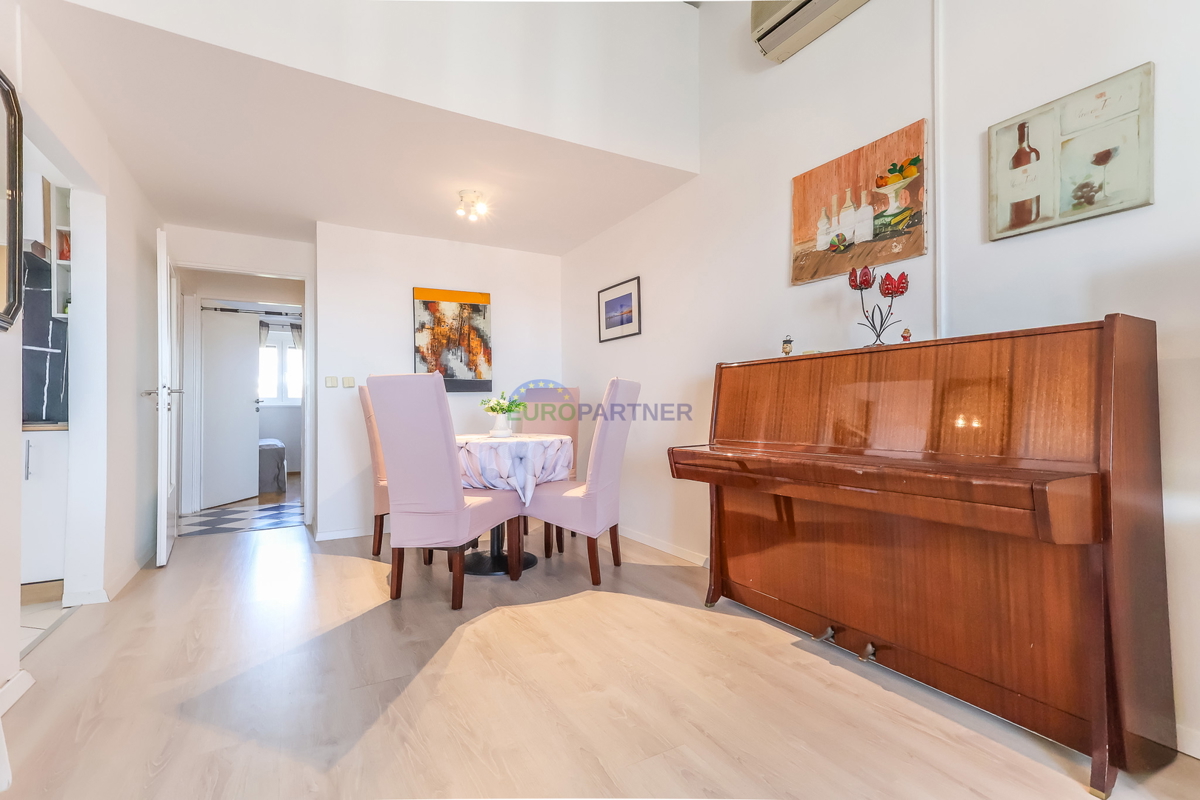 Appartamento con vista mare, 300 metri dal mare, Parenzo, Istria