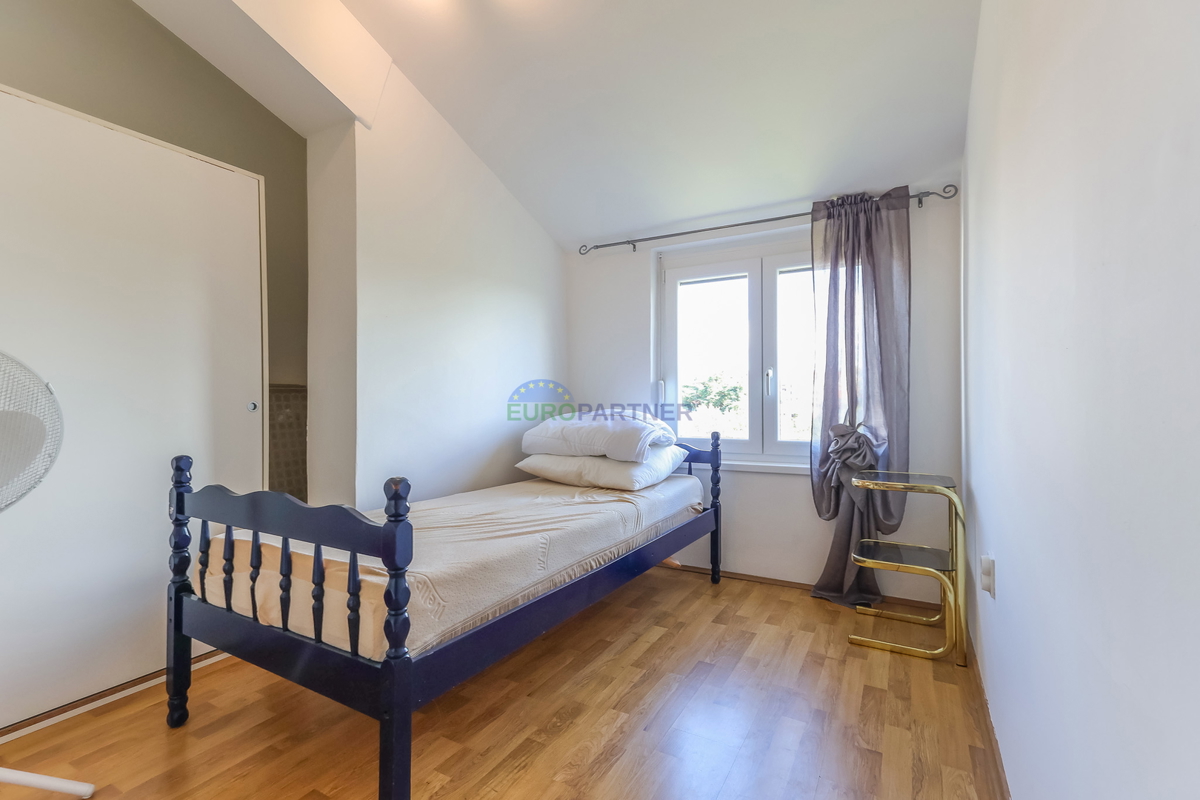 Appartamento con vista mare, 300 metri dal mare, Parenzo, Istria