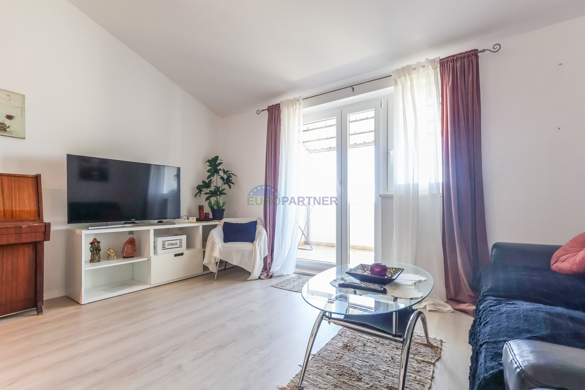 Appartamento con vista mare, 300 metri dal mare, Parenzo, Istria