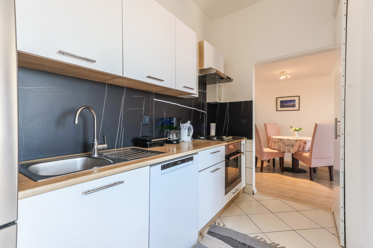 Appartamento con vista mare, 300 metri dal mare, Parenzo, Istria