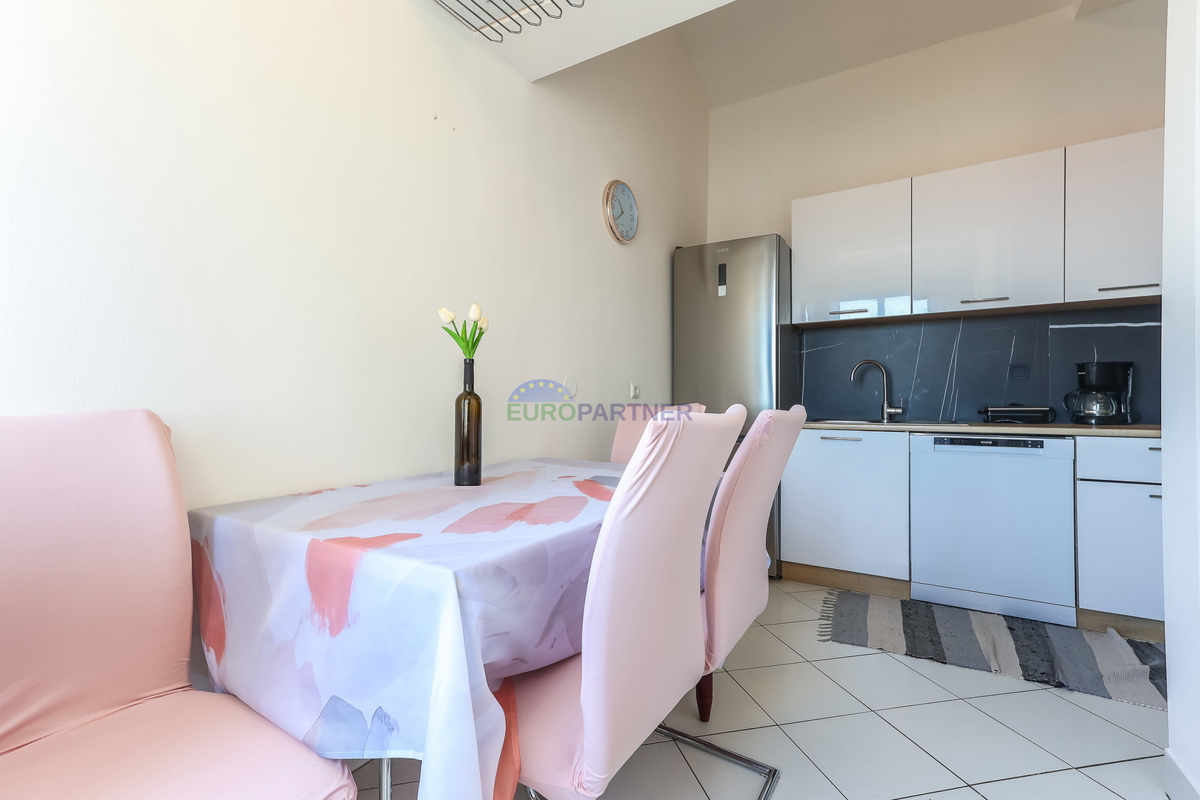 Appartamento con vista mare, 300 metri dal mare, Parenzo, Istria