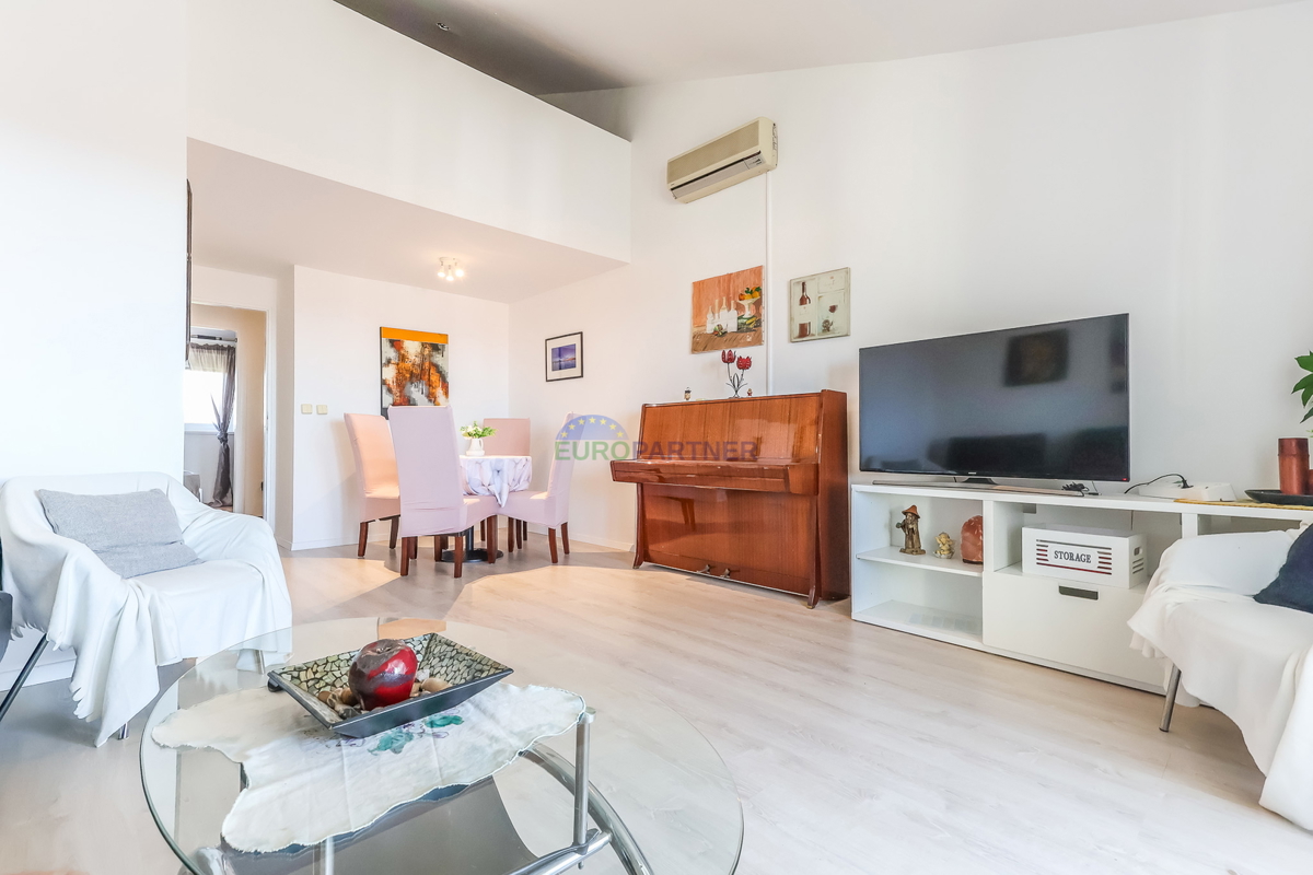 Appartamento con vista mare, 300 metri dal mare, Parenzo, Istria