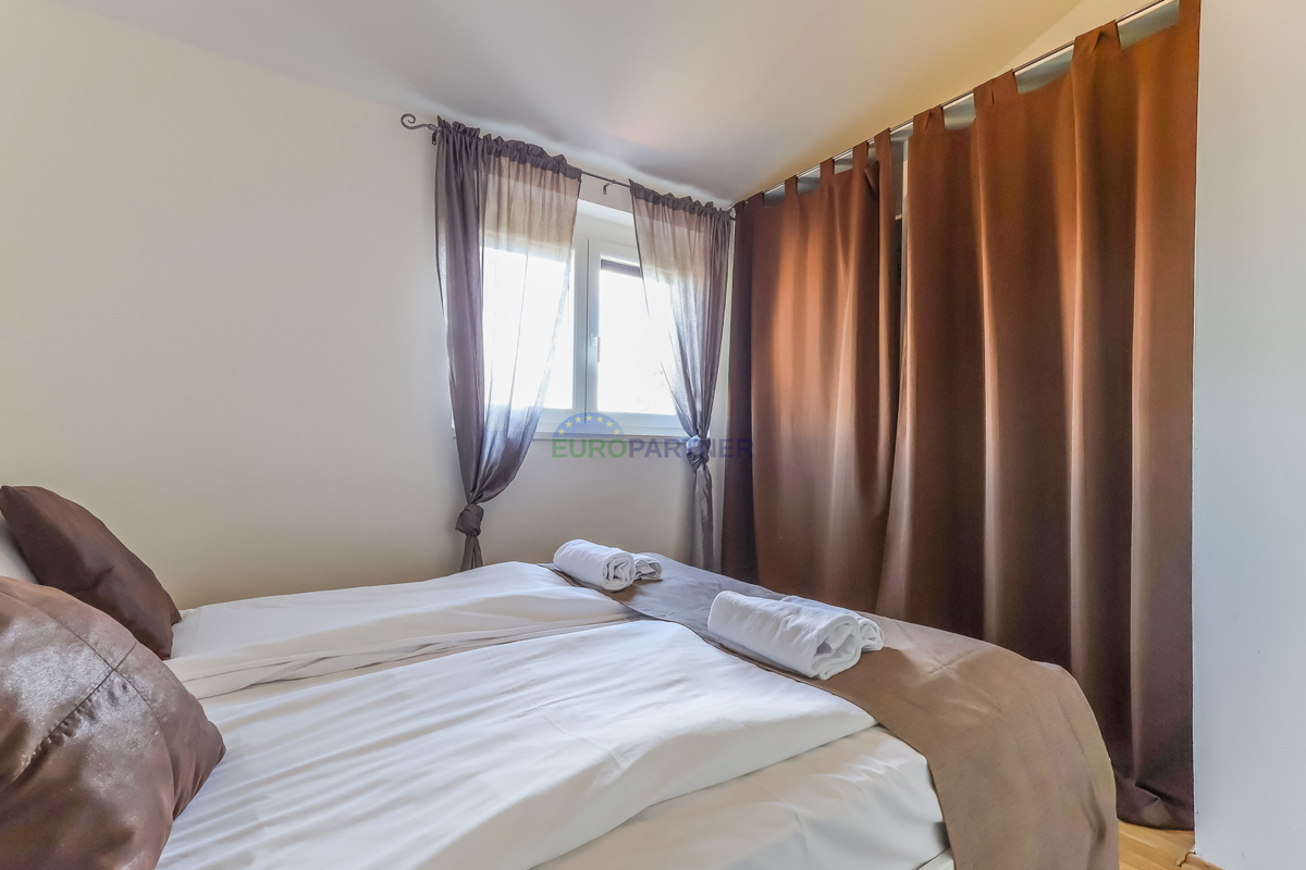 Appartamento con vista mare, 300 metri dal mare, Parenzo, Istria